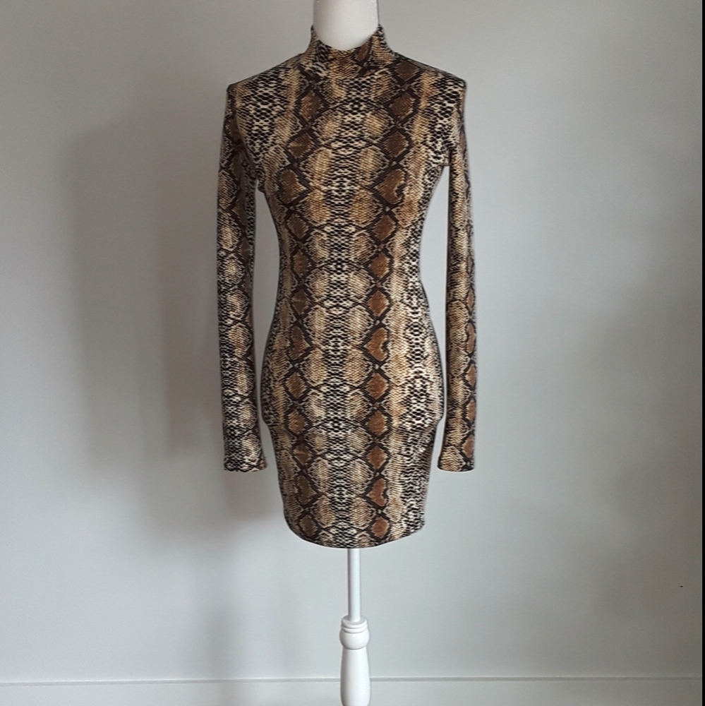 Women's bodycon snakeprint dress